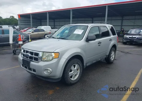 2011 Ford Escape Xlt z USA, uszkodzony, nr VIN 1FMCU9DG8BKC52742